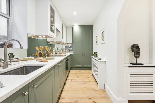 3 bedroom house in South Kensington - Photo 1