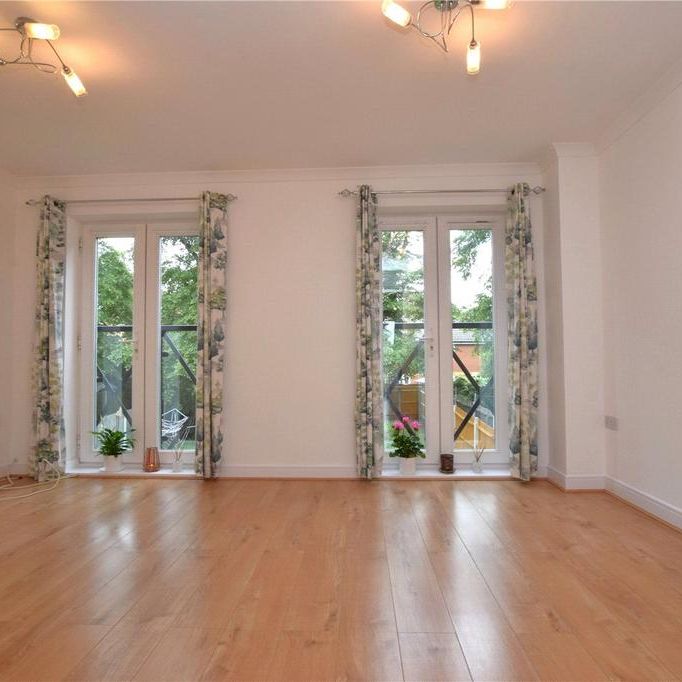 3 bedroom end of terrace house to rent - Photo 1