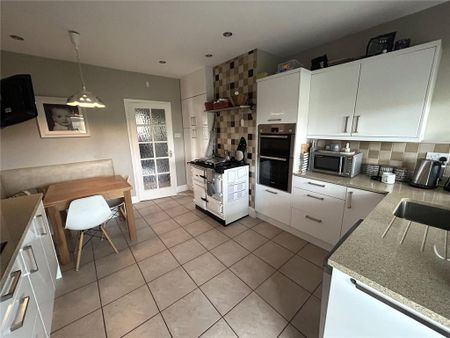 4 bedroom bungalow to rent - Photo 2