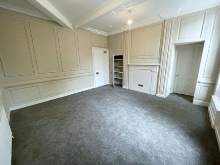 3 bedroom flat to rent - Photo 2