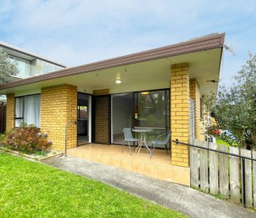 Close to Town Centre - Recently Refurbished - Photo 6