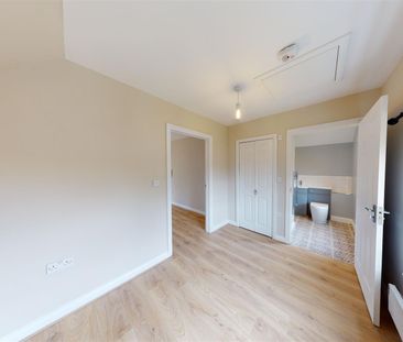 Hawthorn Close, Woking, Surrey, GU22 0BZ - Photo 5