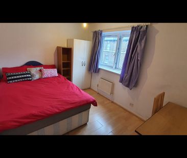 Room in a Shared House, London, SE17 - Photo 3