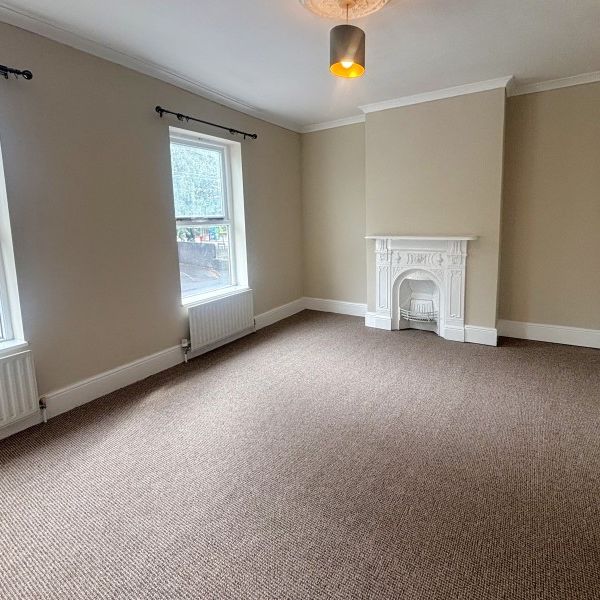 Stepgates, Chertsey - 4 bedrooms Property for lettings - Seymours - Photo 1
