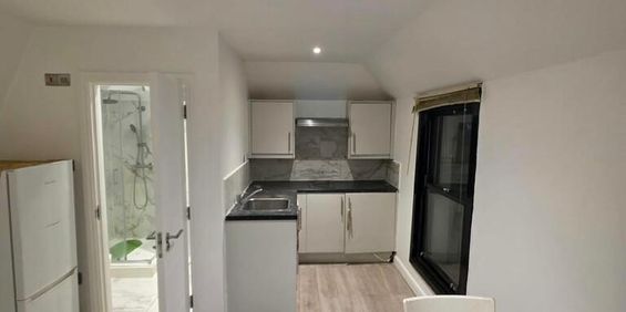 Studio to rent - Photo 3