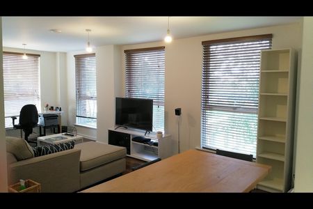 2 Bed Flat, Rosenburg Road, W3 - Photo 2
