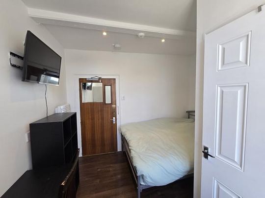 1 bedroom in a flat share to rent - Photo 1