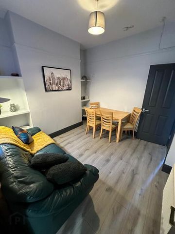 Room 5, 25 Colenso Parade, Belfast, BT9 5AN - Photo 2