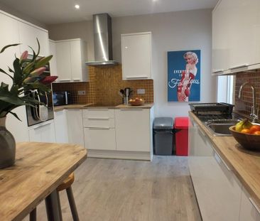 1 bedroom in a house share to rent - Photo 2