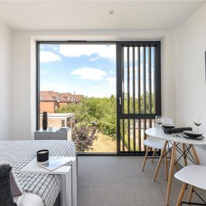 Studio to rent - Photo 2