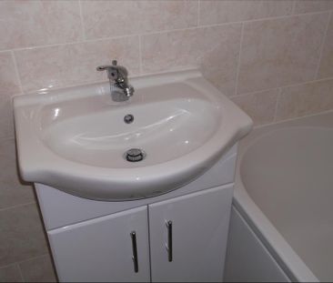 Studio Flat, Handcross Road, LU2 - Photo 6