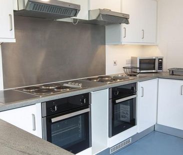 1 bedroom in a flat share to rent - Photo 4