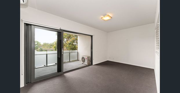 Easy Living - Photo 1