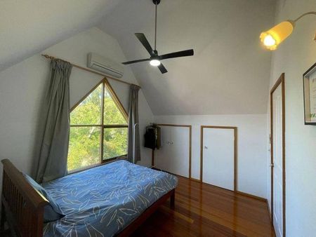 Perfect location in a beautiful area with a spacious backyard. - Photo 5