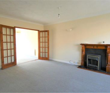 3 bedroom end of terrace house to rent - Photo 2
