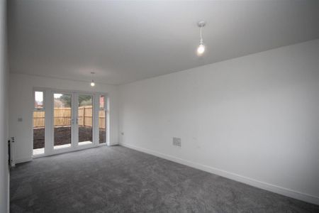4 bedroom detached house to rent - Photo 3