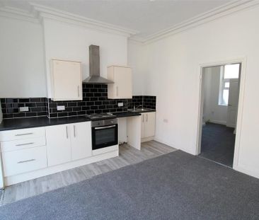 1 bedroom ground floor flat to rent - Photo 2