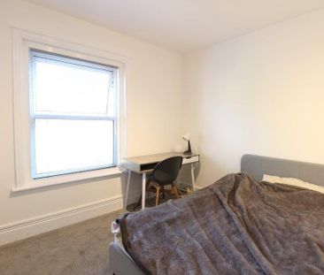 4 bedroom semi-detached house to rent - Photo 3