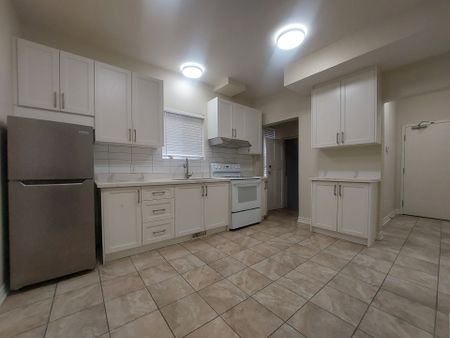 For Lease - 222 Athol Street Unit# Main, Oshawa, Ontario - Photo 2