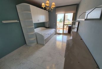 Ref 15269 – ** Long Term Rental ** Magnificent apartment with lots of natural light 300 meters from the sea!