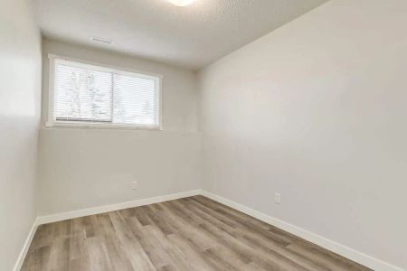 - 2 Bedroom at Poplar Grove - Photo 3