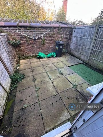 2 bedroom terraced house to rent - Photo 2