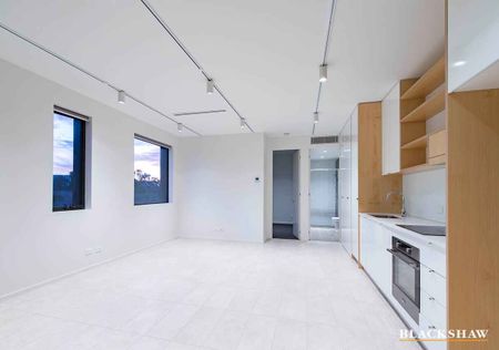 Stylish One-Bedroom in Cosmopolitan Barcelona - Photo 5