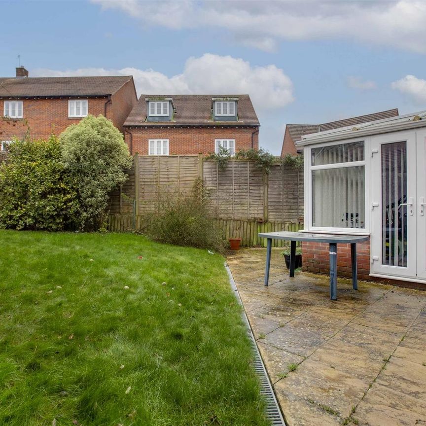 Wellesbourne Crescent, High Wycombe - Photo 1