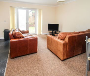 Richards Close, Bournemouth, BH10 - Photo 2