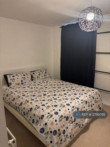 1 bedroom in a flat share to rent - Photo 5