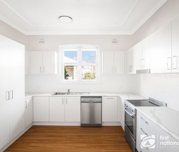 Beautifully Renovated Home in the Heart of Windsor - Photo 5