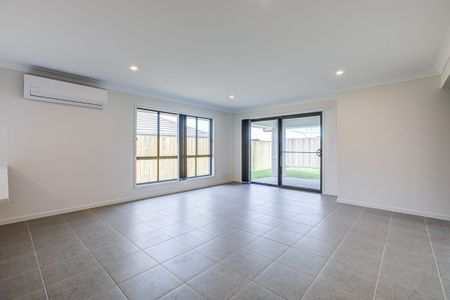 Family Home in Camelot Estate! - Photo 5