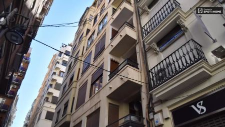 Room in a shared 3-bedroom apartment for rent in Sant Francesc, perfect for students - Photo 2