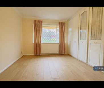 3 bedroom semi-detached house to rent - Photo 4