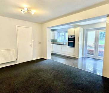 4 bedroom detached house to rent - Photo 4