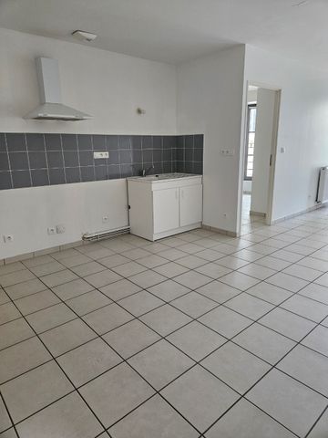 Location Appartement 2 pièces 50m² ROMANS SUR ISERE 26100 - Photo 2