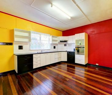 CHARACTER, SPACE & CONVENIENCE � A FAMILY HOME WITH ROOM TO ENJOY - Photo 5