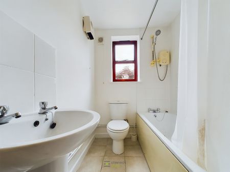 Victoria Road South, Farriers Court, PO5 - Photo 5