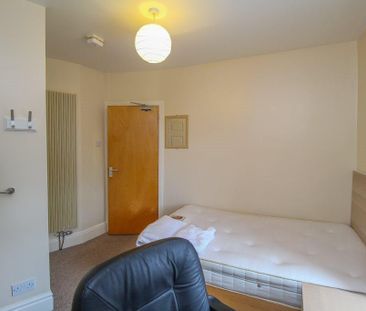 1 bedroom in a house share to rent - Photo 6