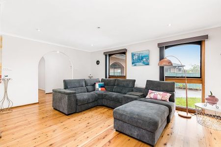 Single Level Residence in Prime Location! - Photo 2