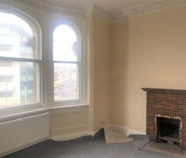 3 bedroom flat to rent - Photo 4