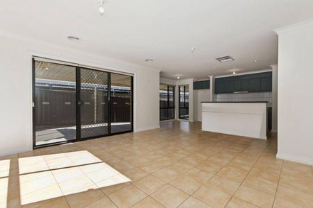 Well Presented 4 Bedroom Family Home - Photo 2