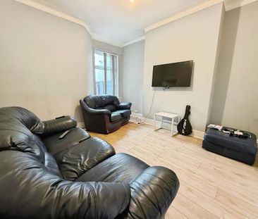 4 bedroom terraced house to rent - Photo 1
