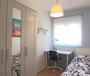 Single Bed in Room in a shared 7-bedroom apartment for rent in Aluche - Photo 6