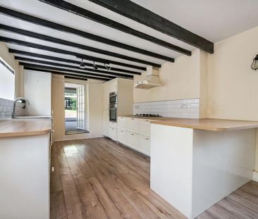 3 bedroom terraced house to rent - Photo 6