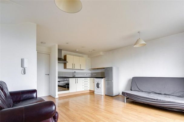2 bedroom flat to rent - Photo 1