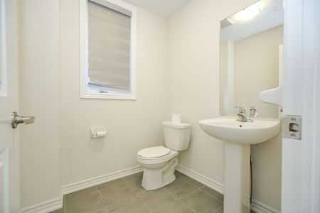 For Lease - 81 Berkely Street, Wasaga Beach, Ontario - Photo 4