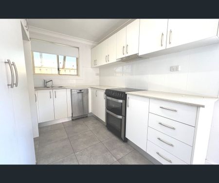 Modern Flat with Water Included!!! - Photo 3