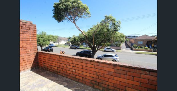 BRIGHT AND SUNNY TOP FLOOR UNIT - Photo 1
