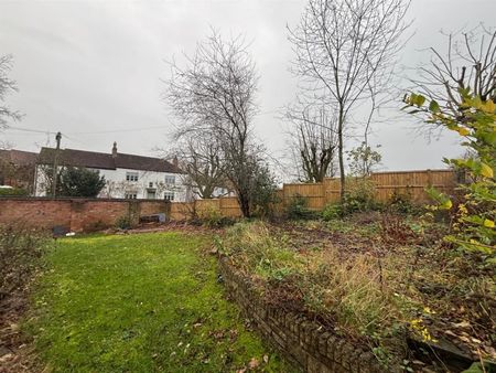 4 BED House To rent - Photo 2